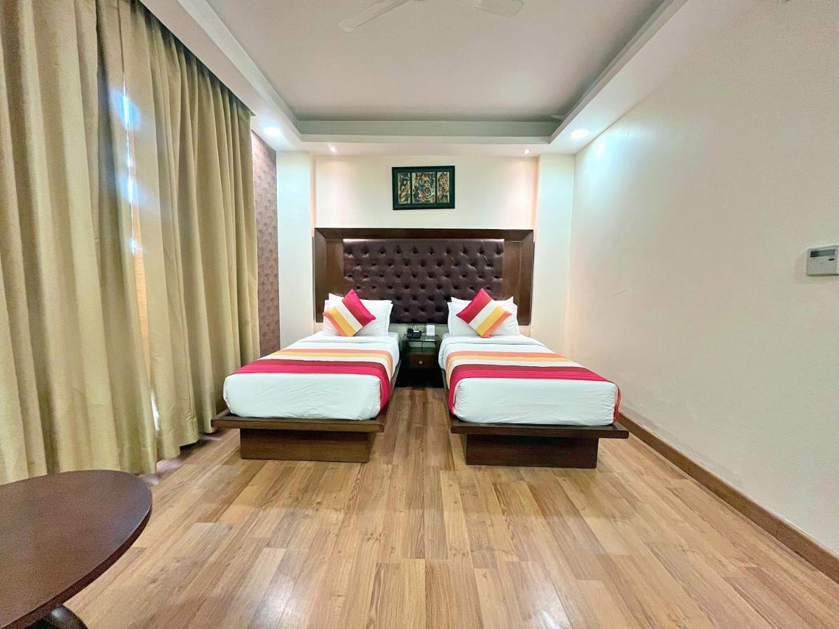 The Grand Orion - Kailash Colony Нью-Дели Экстерьер фото