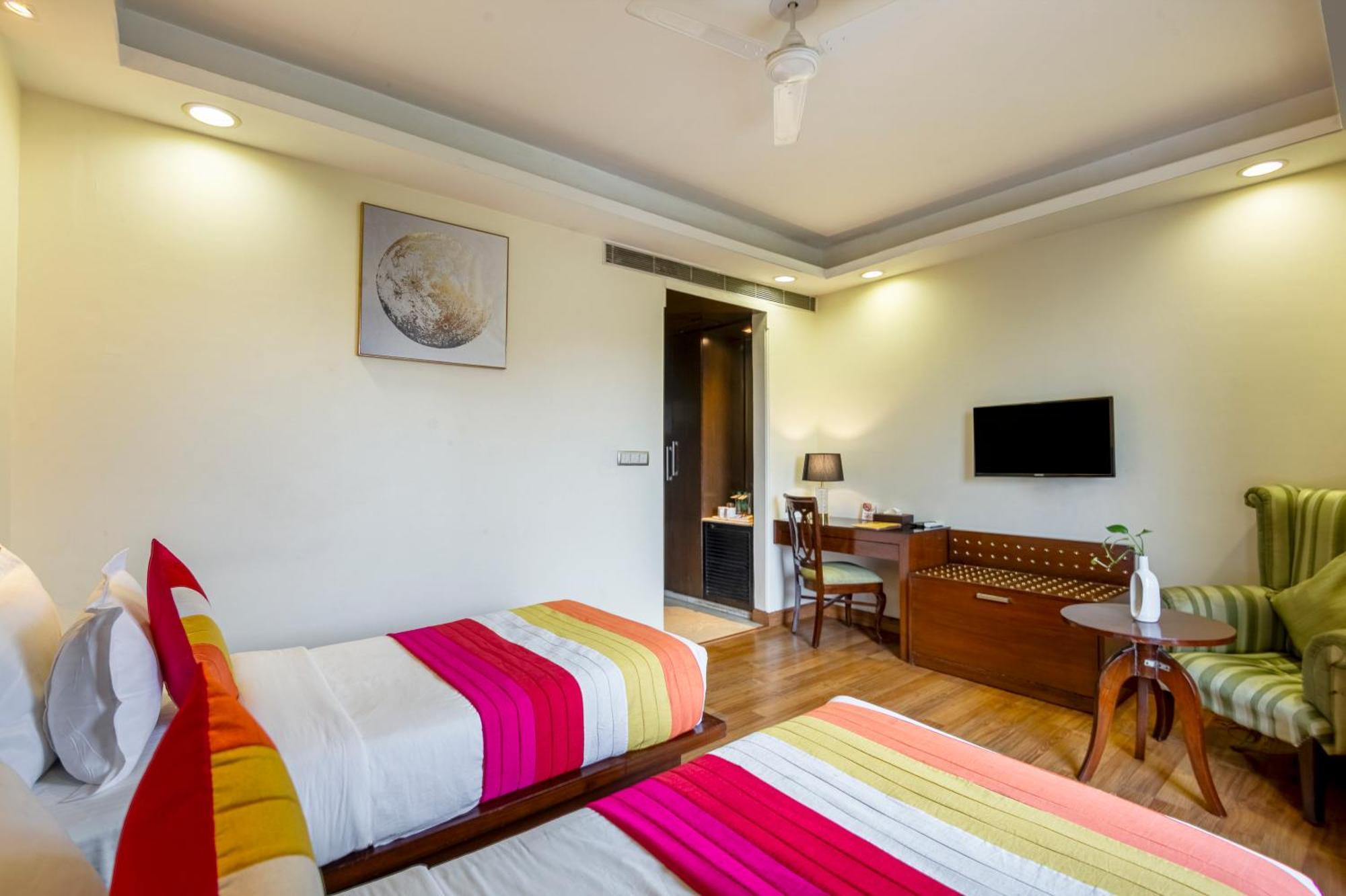 The Grand Orion - Kailash Colony Нью-Дели Экстерьер фото