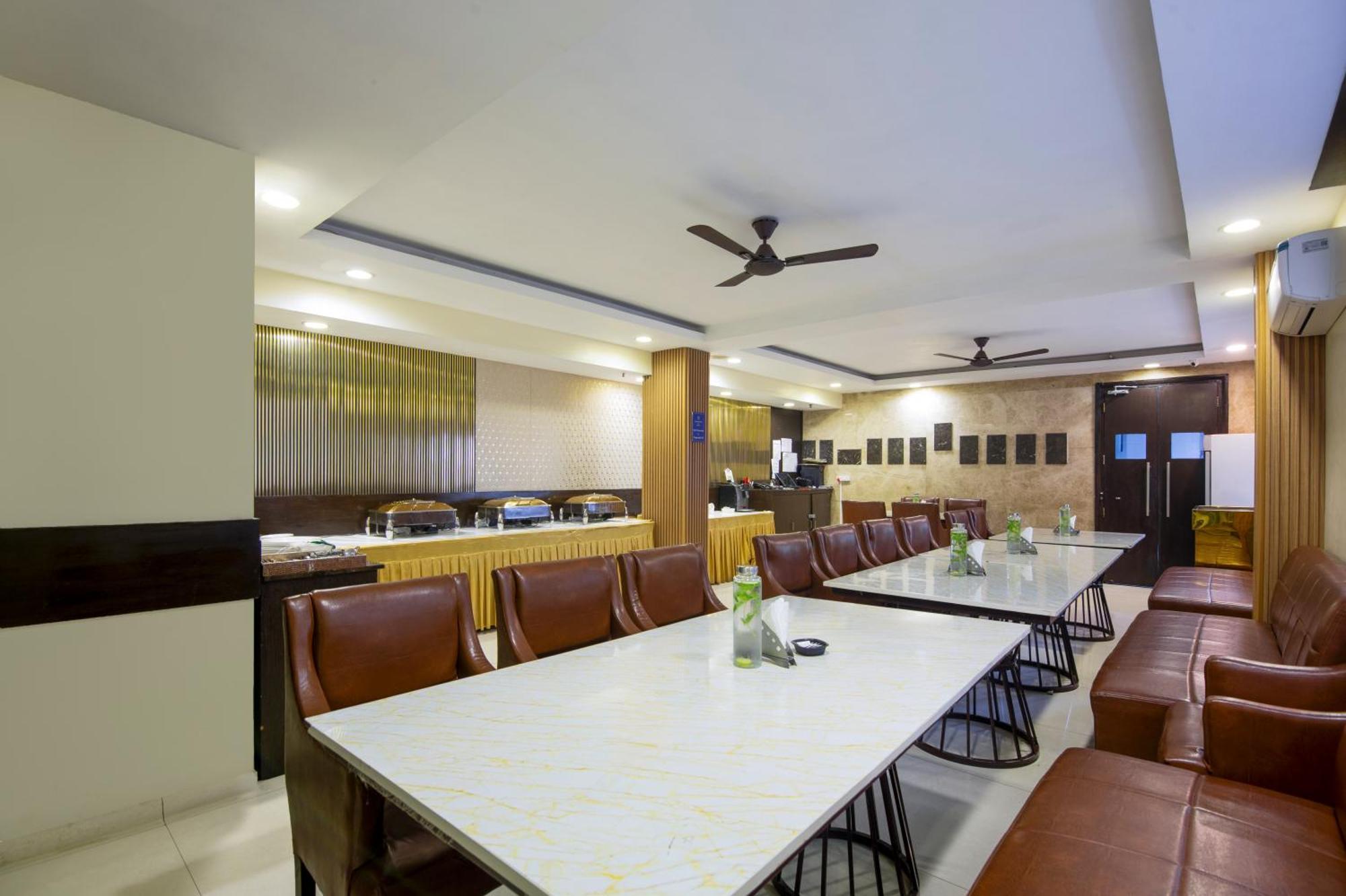 The Grand Orion - Kailash Colony Нью-Дели Экстерьер фото
